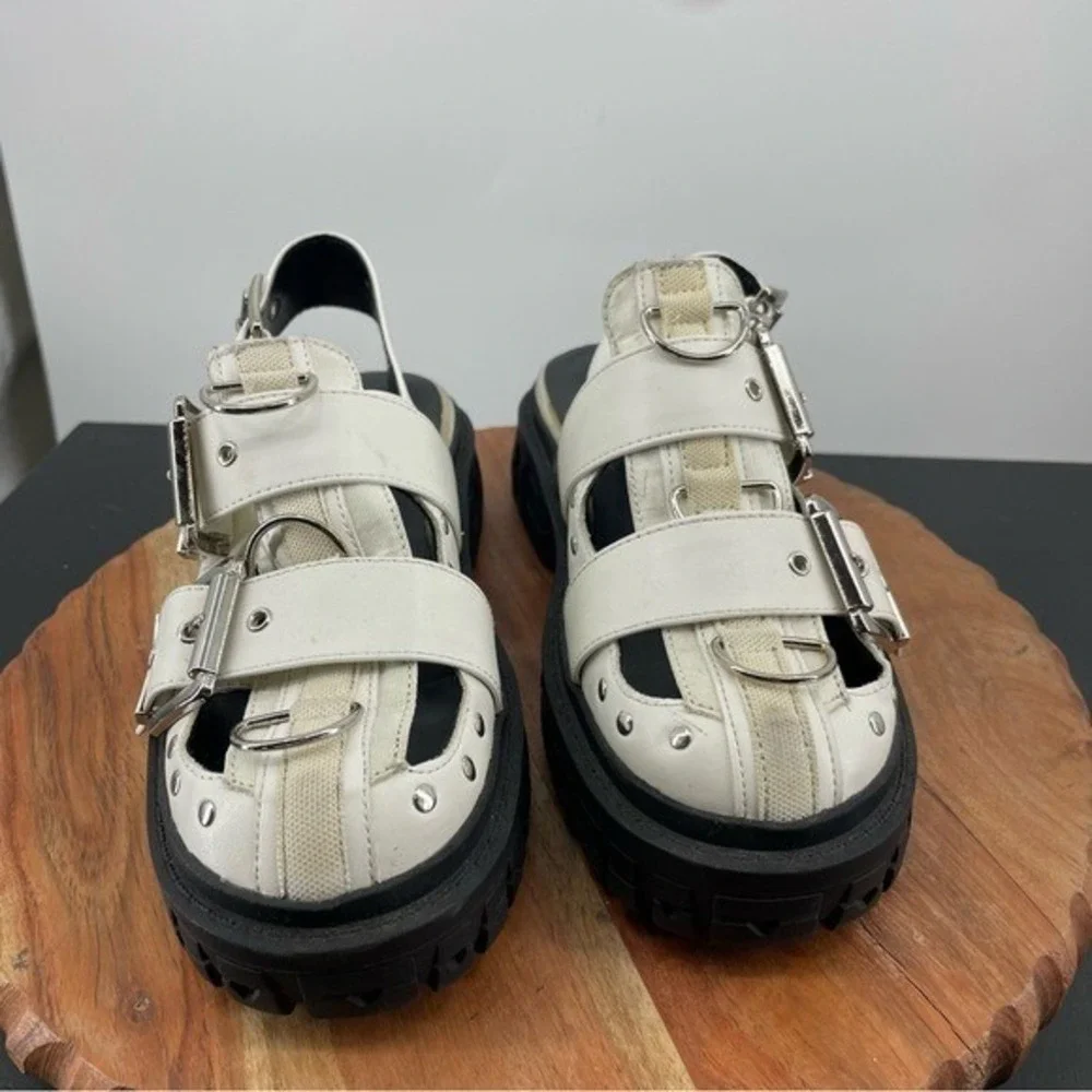 ASOS DESIGN Mako chunky fisherman shoe with buckle detail in white US 6 - Picture 2 of 8